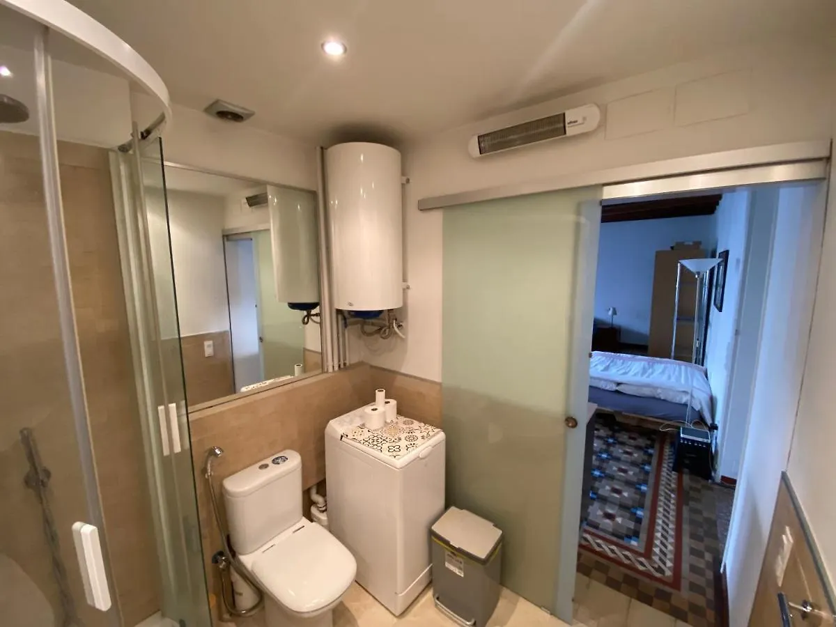 Lovely 2-Bed Apartment In Barcelonas Best Location