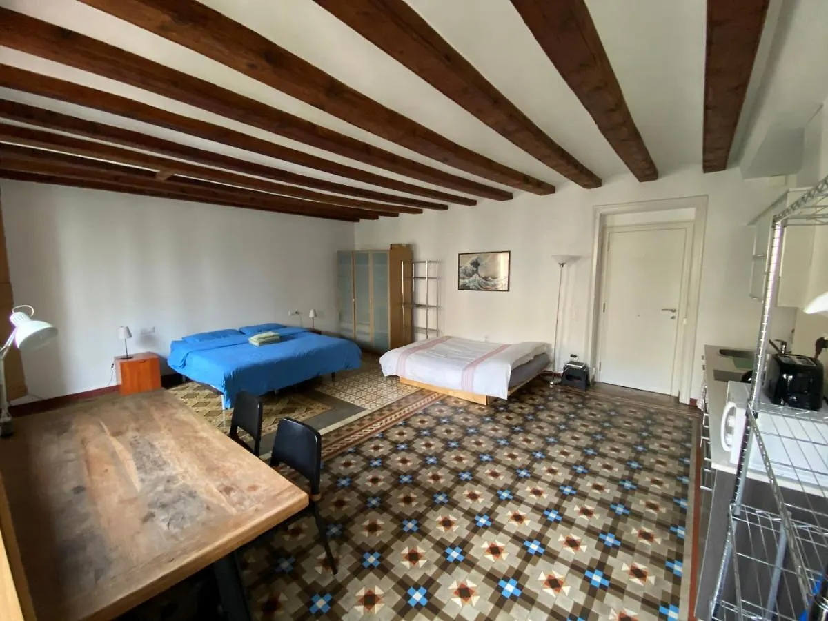 Lovely 2-Bed Apartment In Barcelonas Best Location