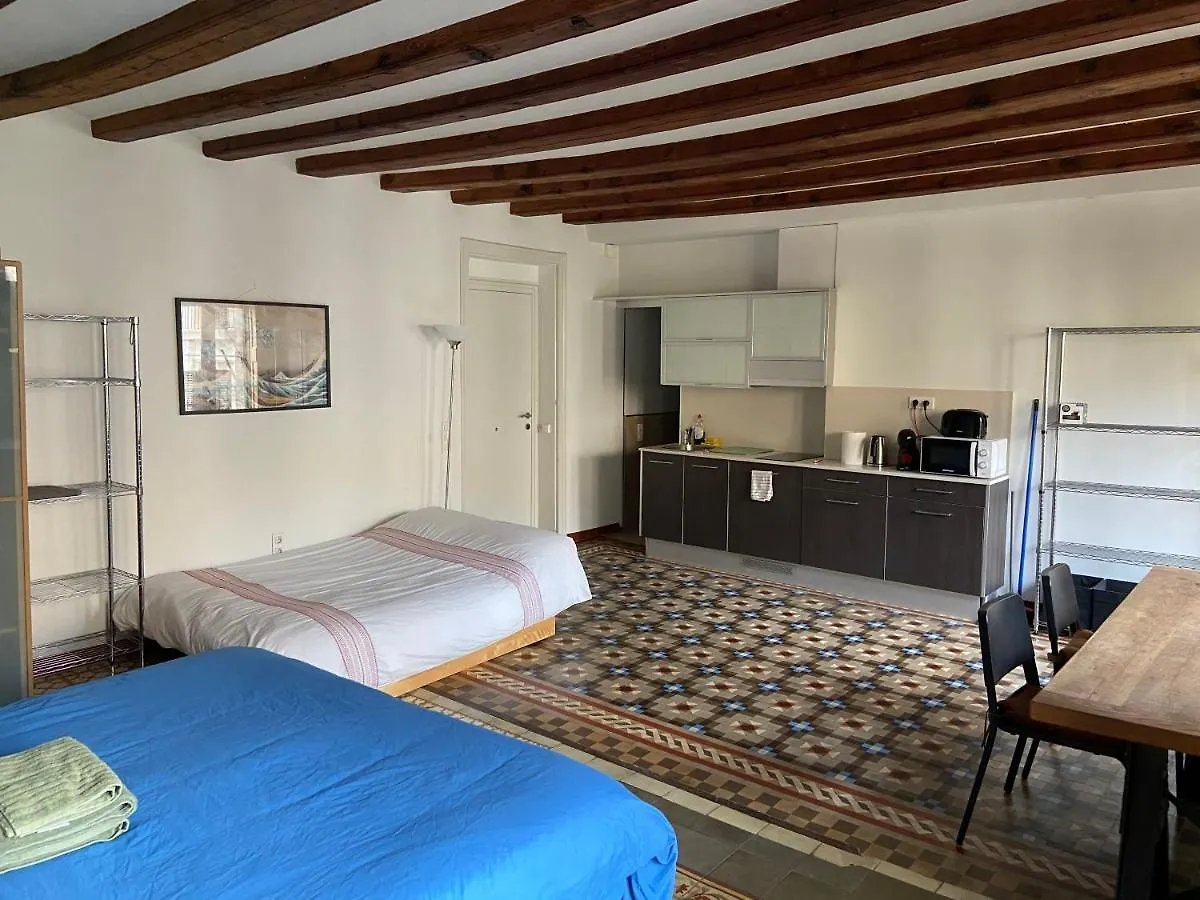 Lovely 2-Bed Apartment In Barcelonas Best Location Barcelona