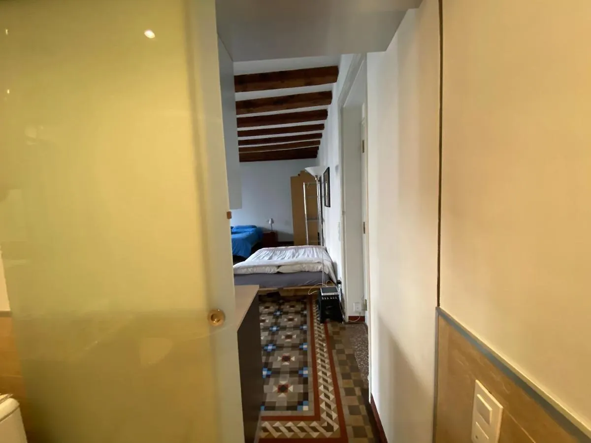Lovely 2-Bed Apartment In Barcelonas Best Location